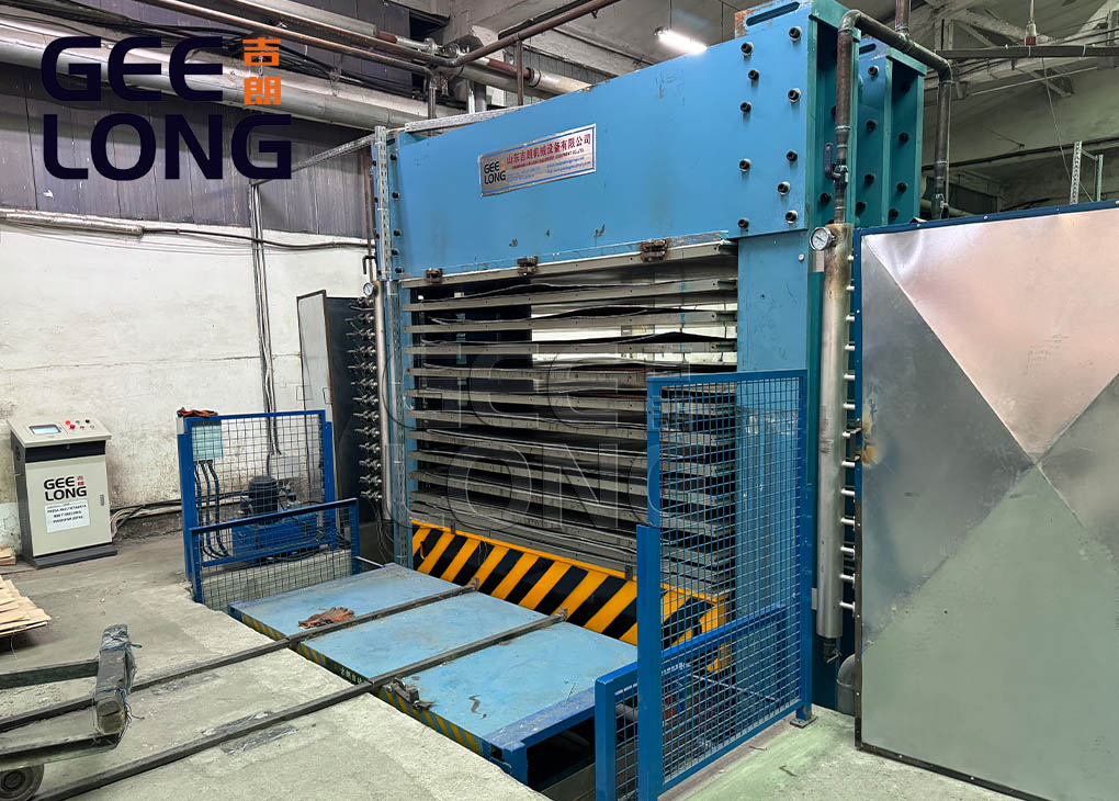 Mesin Press Panas Kayu Lapis China BERKUALITAS TINGGI GEELONG