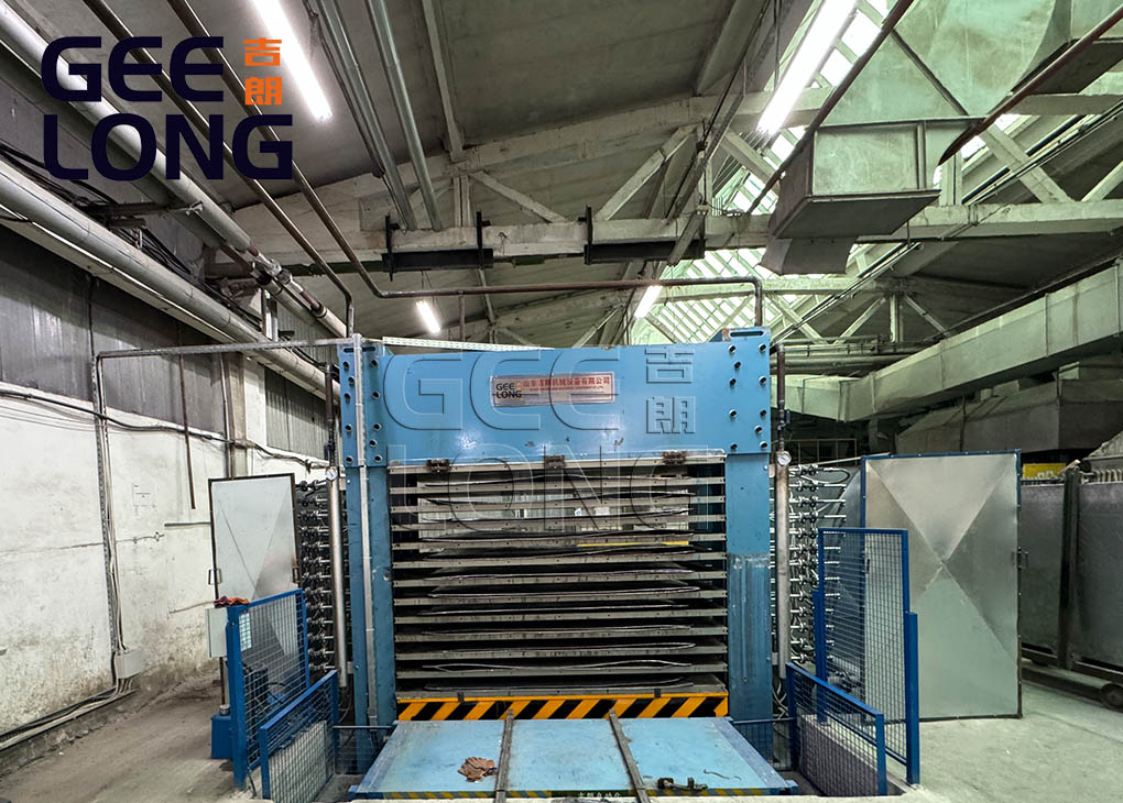 Mesin Press Panas Kayu Lapis China BERKUALITAS TINGGI GEELONG