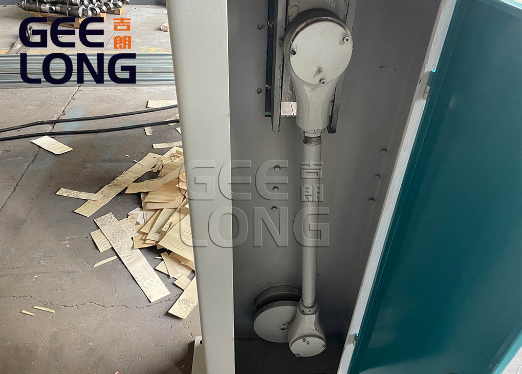 Mesin Pemotong Veneer untuk veneer berpola vertikal