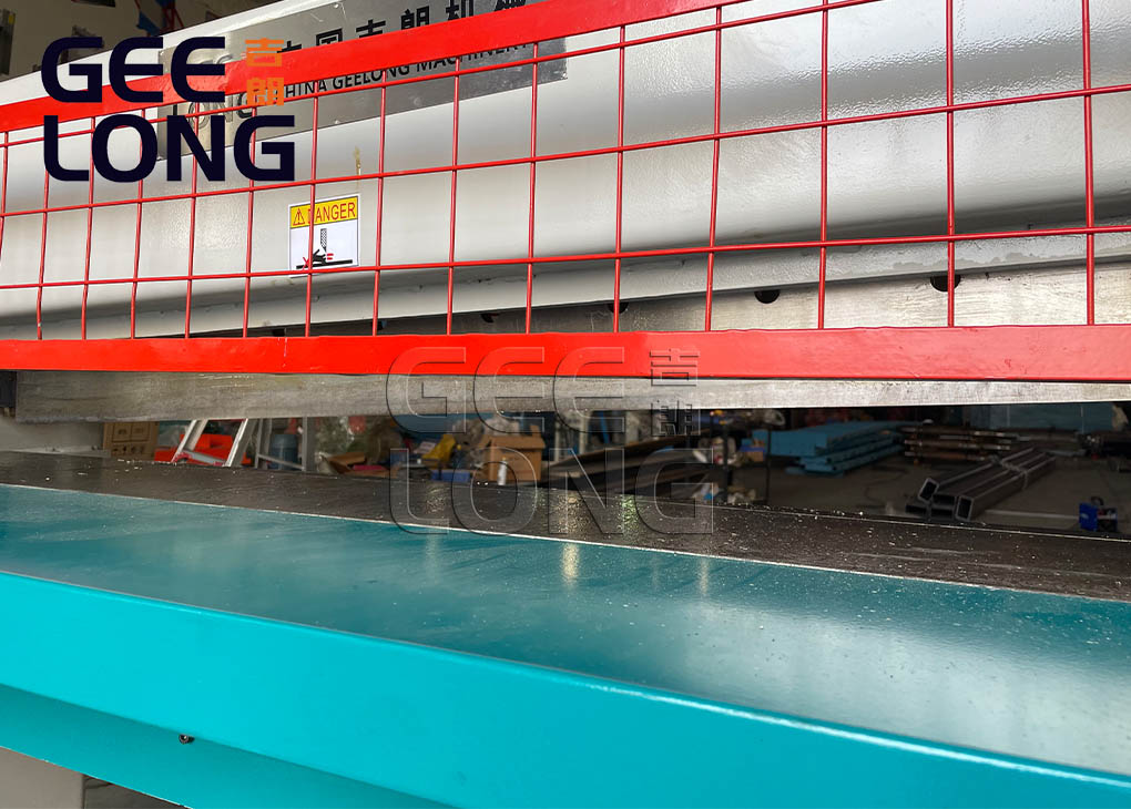 Mesin Pemotong Veneer untuk veneer berpola vertikal