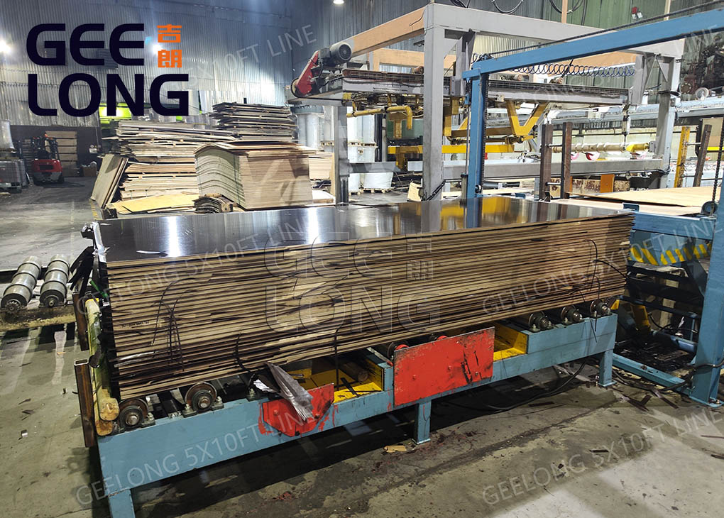 Mesin Press Panas Kayu Lapis Otomatis 5X10 KAKI